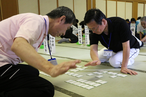 集中力とスピードが勝負の競技かるた