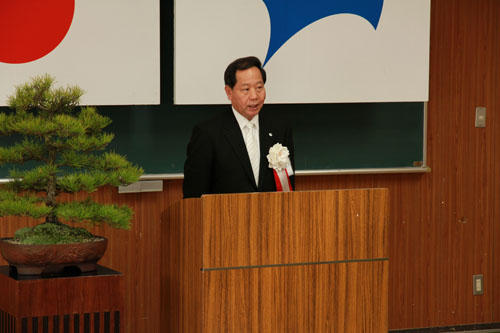 あいさつをする大西市長