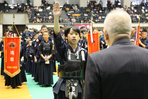 選手宣誓は長門市剣道連盟少年部の青木凛選手