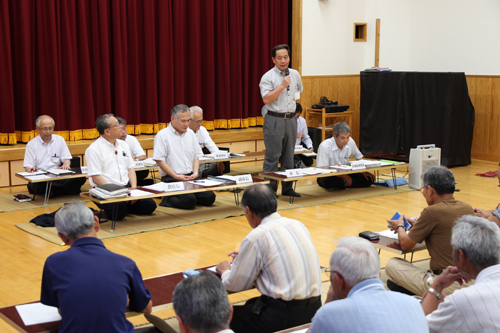 懇談会を前にあいさつをする大西市長