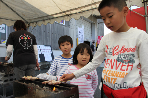 ぼくも私も、焼き鳥に挑戦