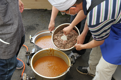 カレーには、「長州ながと和牛」がこんなに入っています