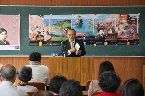 教科書への採用事例を説明する林氏