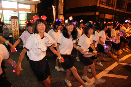 元気な深川中の生徒の踊り