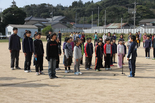 お別れ集会では最後に校歌を歌う