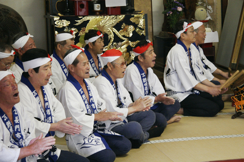 通鯨唄保存会による鯨唄奉納