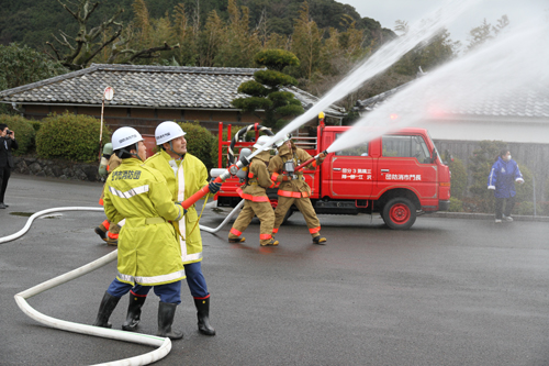 一斉放水のようす