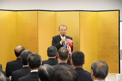 あいさつする管理者の野村萩市長