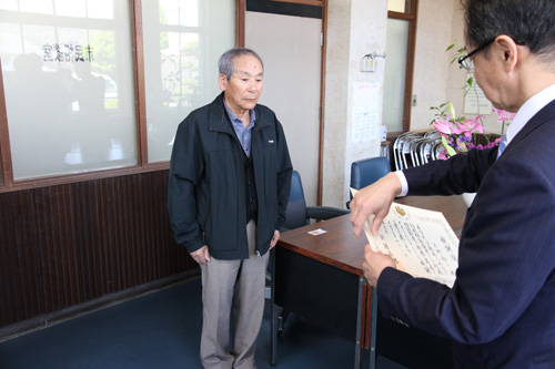 総務省山口行政評価事務所から感謝状を受ける