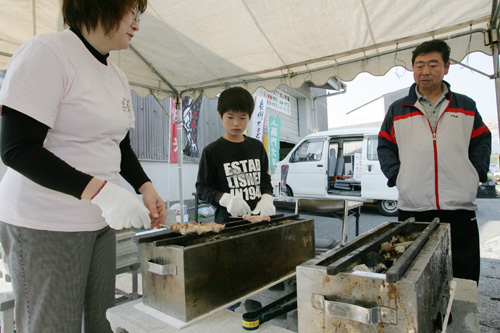 焼き上がりを楽しみに待つ