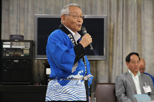 あいさつする長門大津くじら食文化を継承する会の上田会長