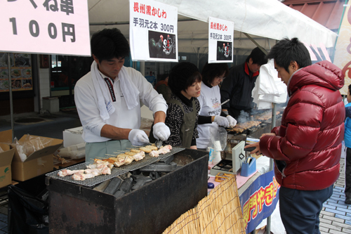 焼き鳥をはじめとする長門の食材を使った料理が楽しめた