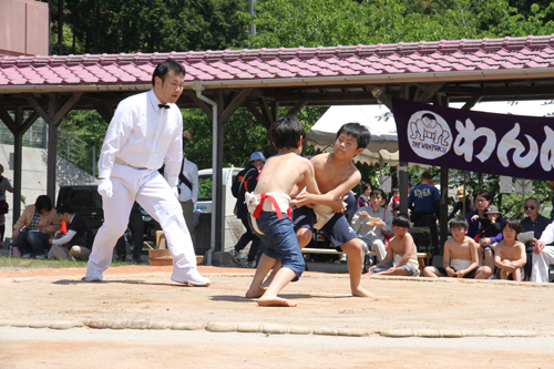 わんぱく相撲では熱戦が繰り広げられた