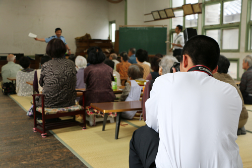 板持区公会堂で行われたシニア交通安全教室を撮影