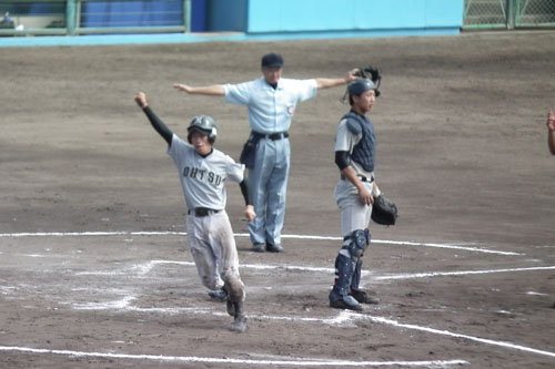 新田高校戦同点のホームイン