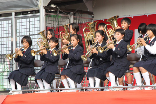 日置小学校金管・鼓隊演奏