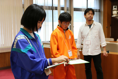 普段は立ち入ることのできない議事堂や屋上なども見学