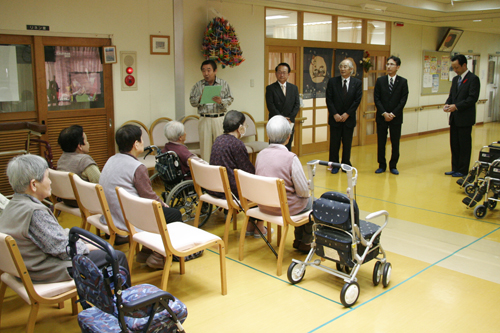 贈呈式のようす