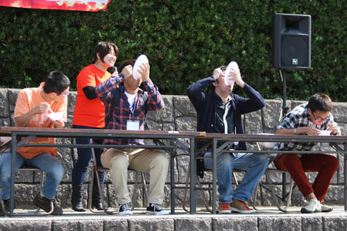 氷の早食いは大接戦