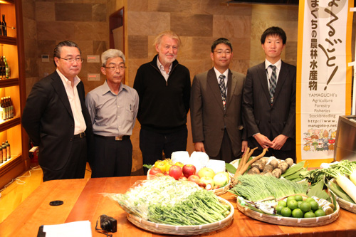 生産者と記念撮影。中央がピエール・ガニェール氏
