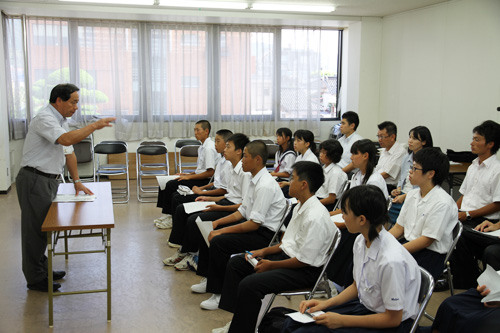 大西市長が、自身が被災地に行ったときのようすを話す