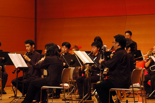 山口県吹奏楽団の演奏