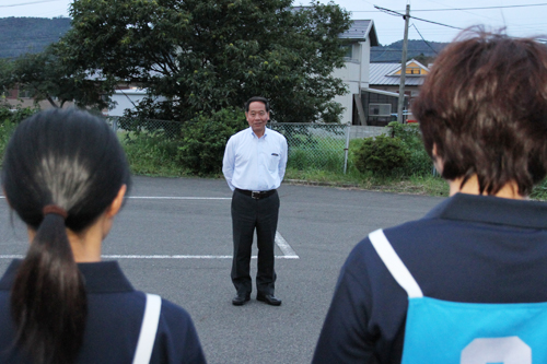 激励のあいさつをする大西市長