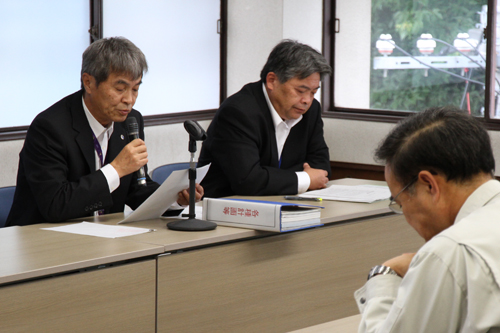 総務部長より説明
