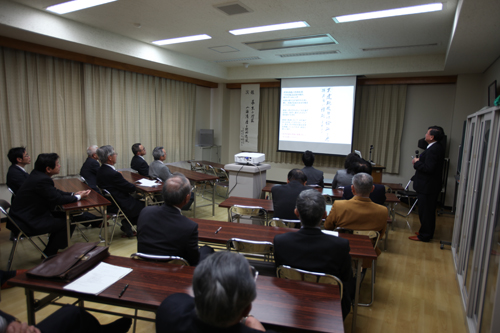祭に続いて行われた講演