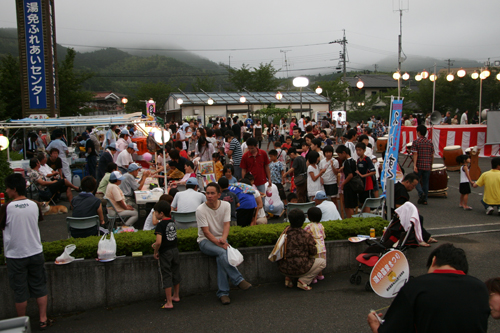 大にぎわいの会場