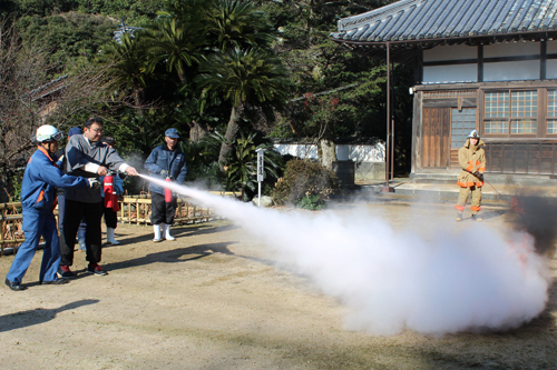 消化器を使った初期消火訓練