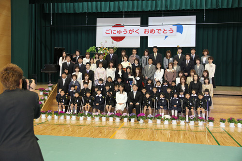 式が終わってからクラスごとに記念撮影