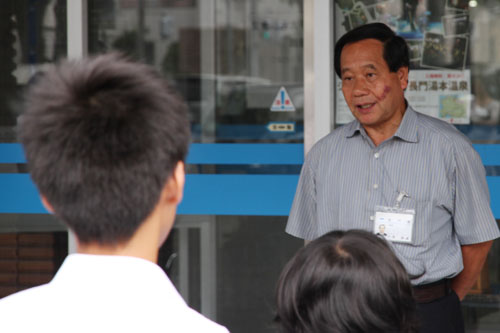 生徒を激励する大西市長