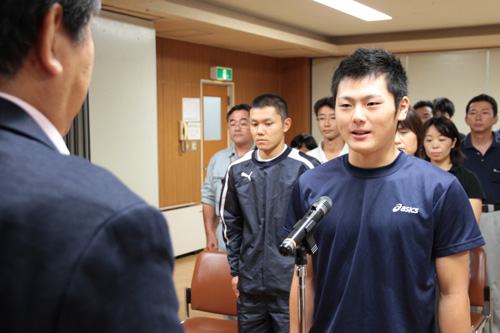 決意を述べる西田さん