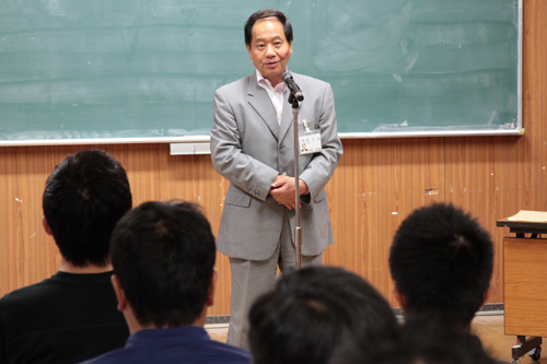 選手を激励する大西市長