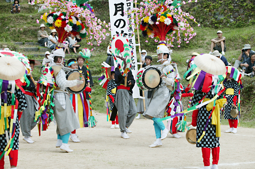 藤中楽踊保存会による「月の前の怜楽」