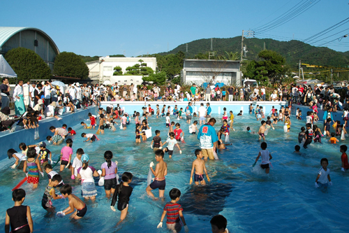魚のつかみ取り