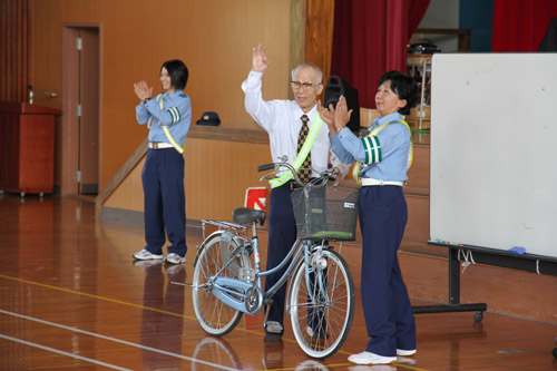 自転車の点検を実際に行う