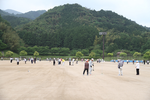 大人数のため半分に分かれてプレー