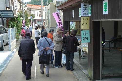 人気の弁当は早く買わないと売り切れに