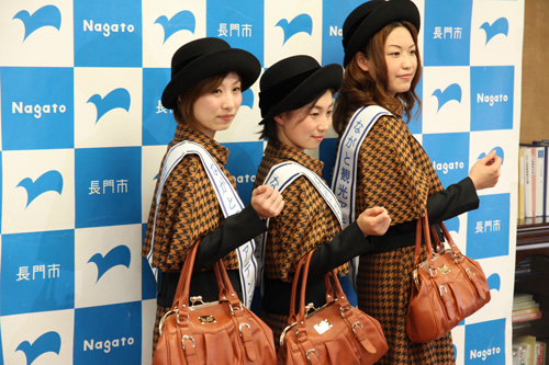 手前から岡村さん、中野さん、川野さん