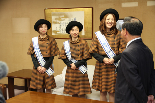 まずは大西市長に自己紹介