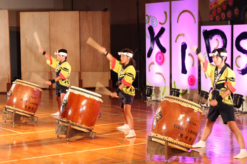 子どもたちによる太鼓演奏