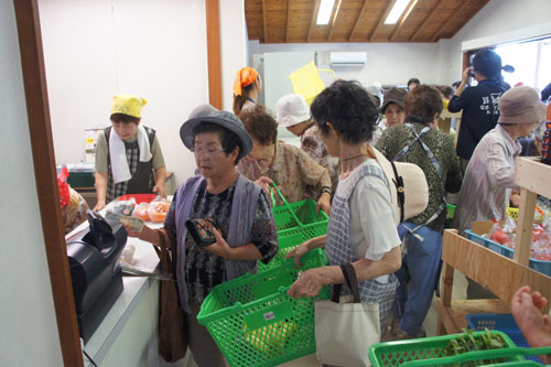 開店と同時に店内は満員