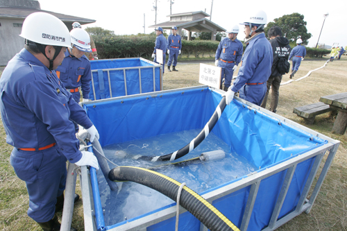 貯水槽に水をため、ここから放水