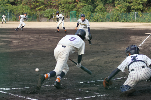 送りバントを決める