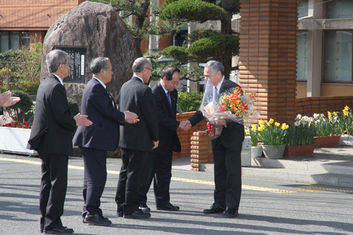 大西市長と握手