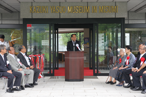 あいさつする大西市長