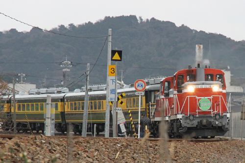 山陰本線を行く「サロンカーなにわ」長州2号