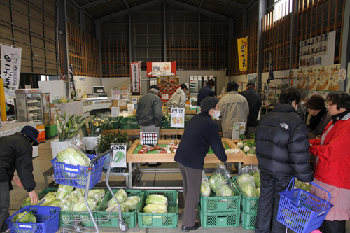 多くの来店者で賑わう店内